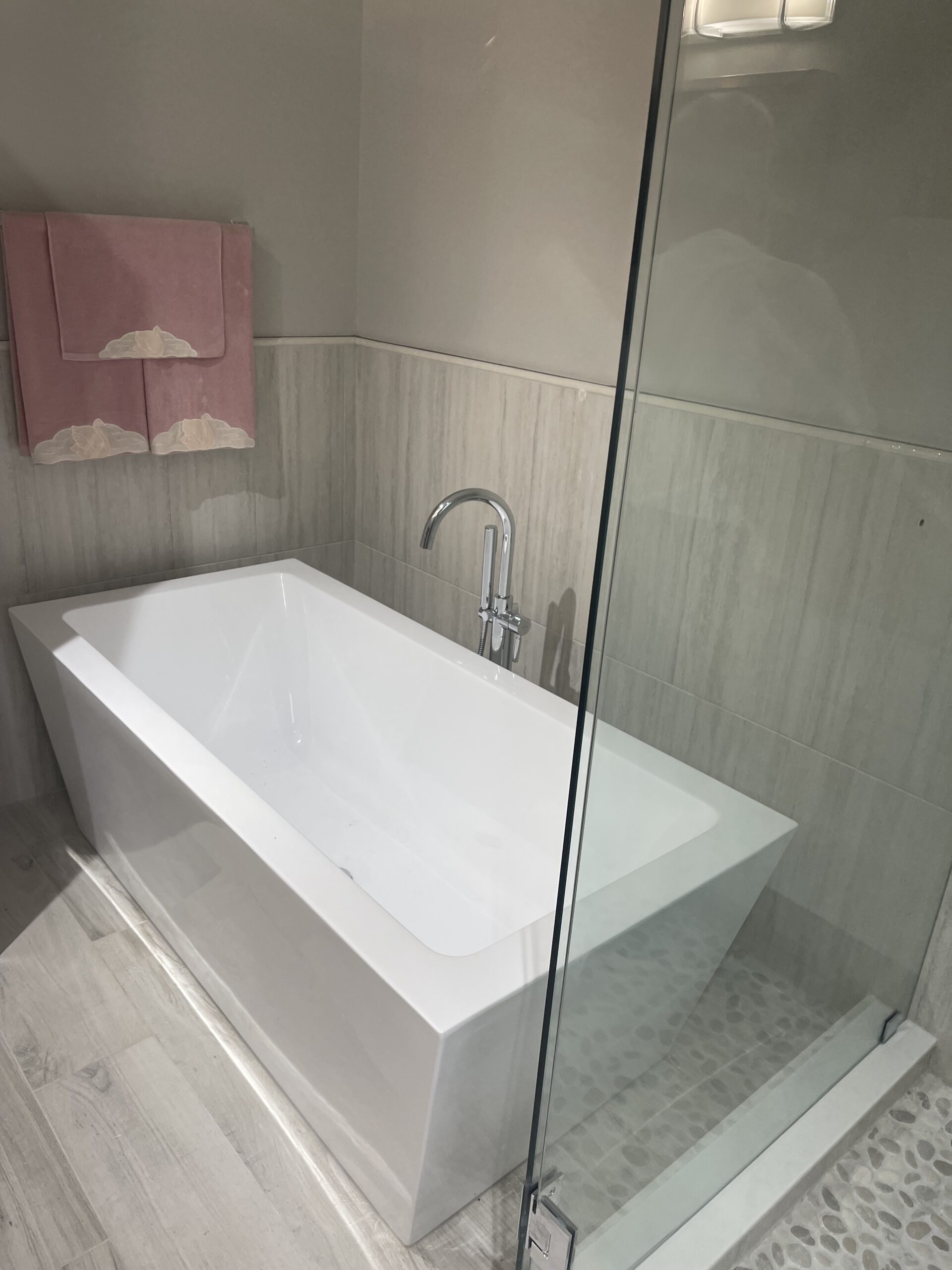 Bathroom_Bathtub_Finish